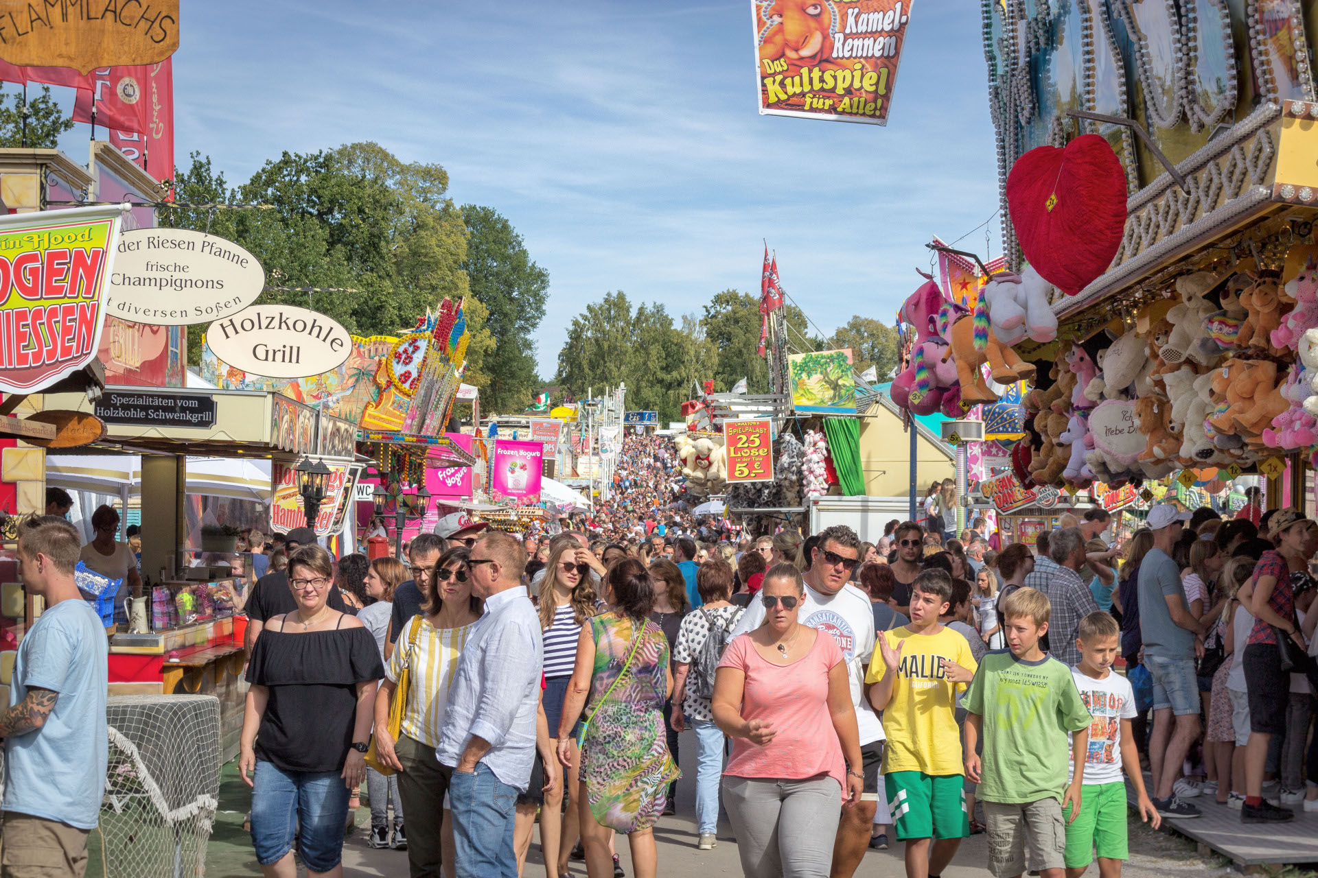 Menschenmenge auf dem Viehmarkt