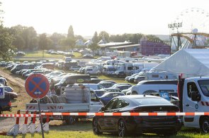 Parkplatz beim Viehmarkt Blick auf einen Parkplatz hinter dem Festzelt.